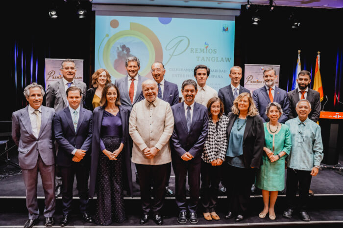 The Embassy of the Philippines awards the Emperador Group, owner of Bodegas Fundador, with the prestigious Tanglaw award