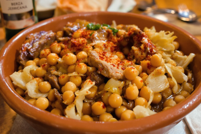 plato de garbanzos tapeo por Jerez de la Frontera