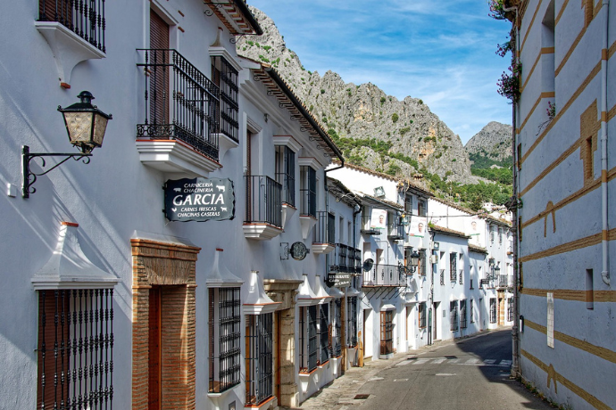 Calle en Grazalema, pueblo de Cádiz