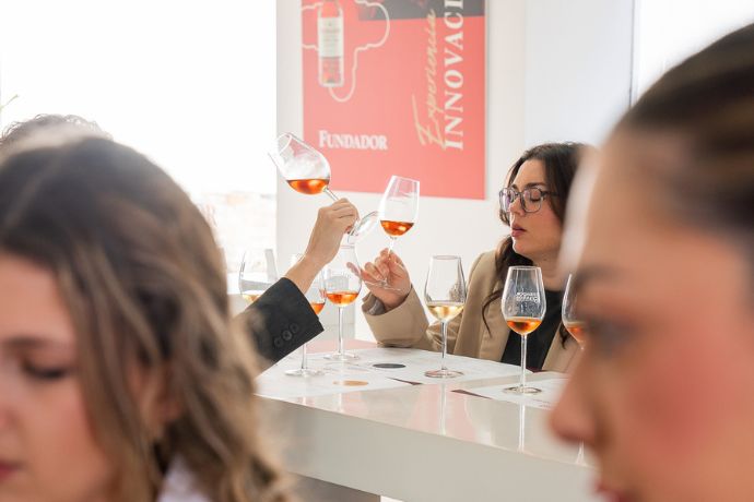Cómo hacer una cata de vinos y brandy en casa